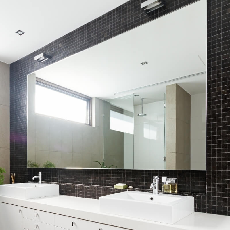 large mirror  ensuite bathroom design